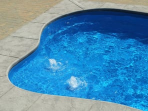 Bubblers on a pool tanning ledge/top step