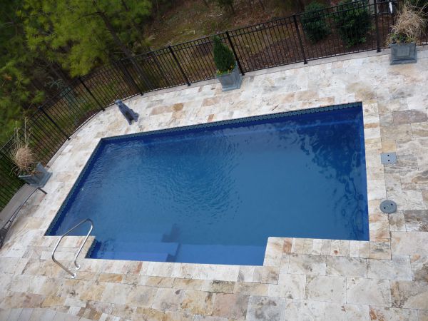 Travertine pool coping around inground pool 