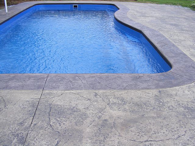 Stamped vs. Brushed/Broomed Concrete for Swimming Pools: Which is Better?