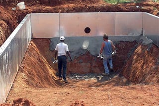 Vinyl liner pool construction - applying pool floor