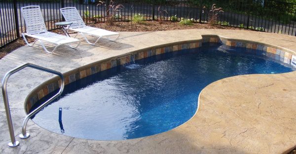 12x24 kidney-shaped fiberglass pool