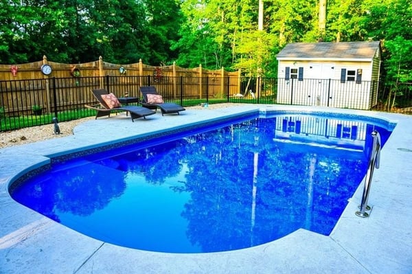 Large fiberglass pool L36