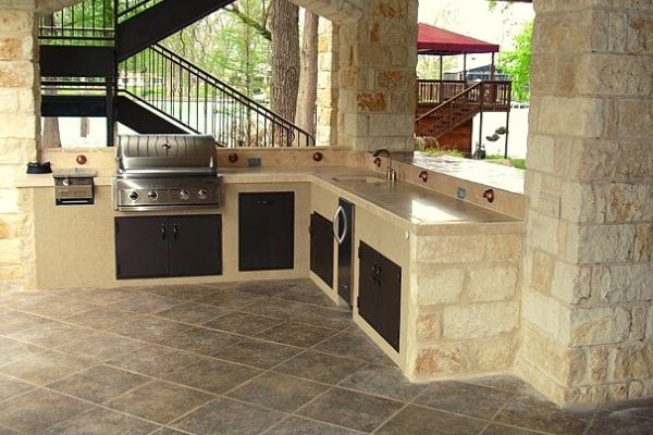 outdoor kitchen