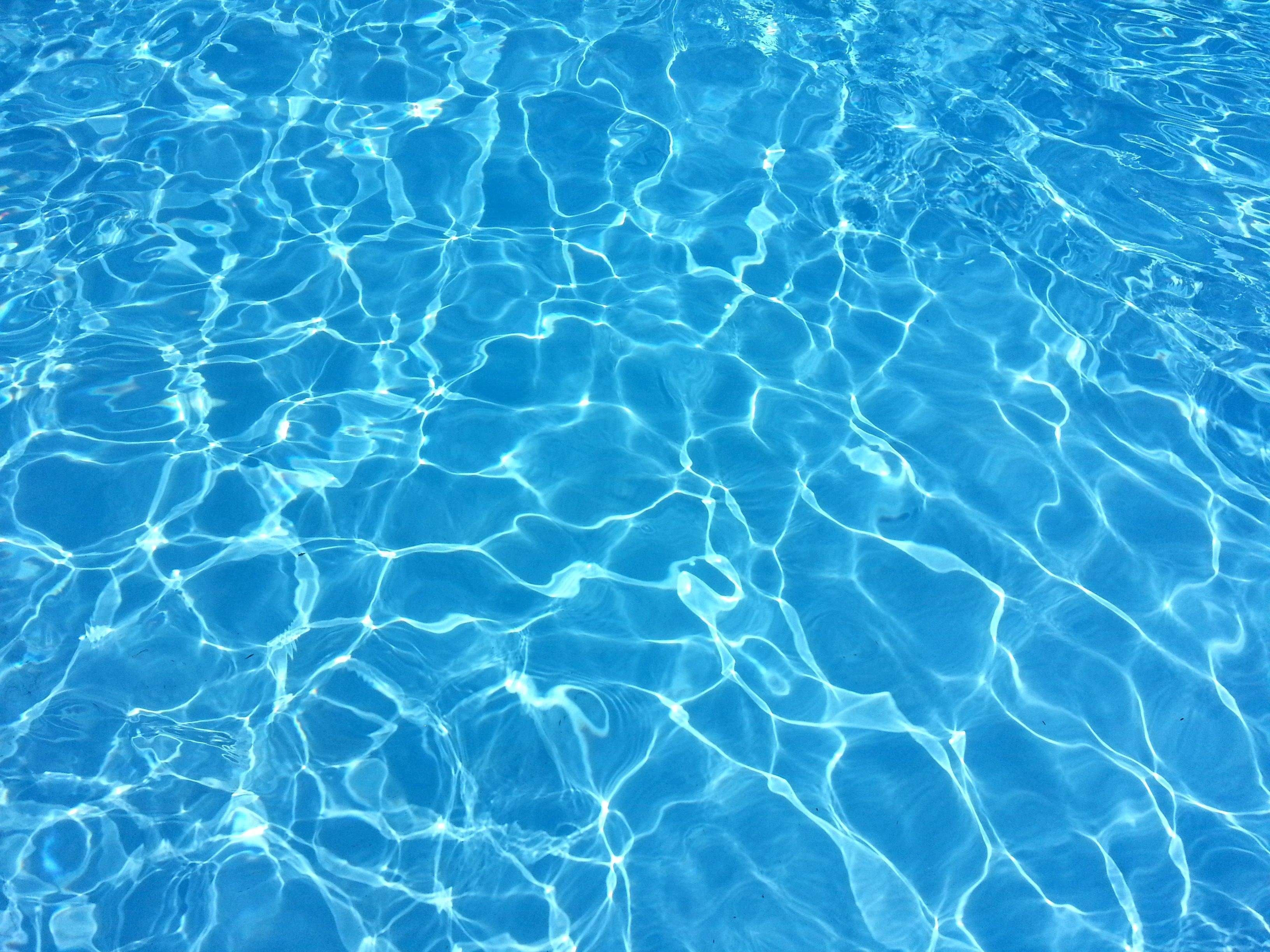 Are fiberglass swimming pools toxic