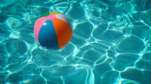 How to keep the water clean in a pool and prevent pool parasites