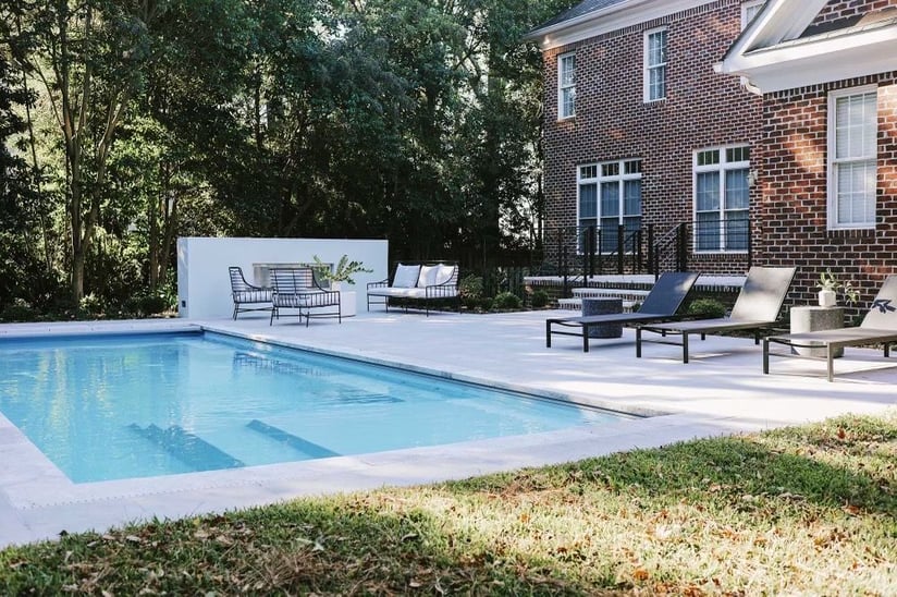 Rectangular, Freeform or What? Choosing a Pool Shape and Modern