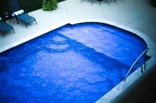 Roman end fiberglass pool 