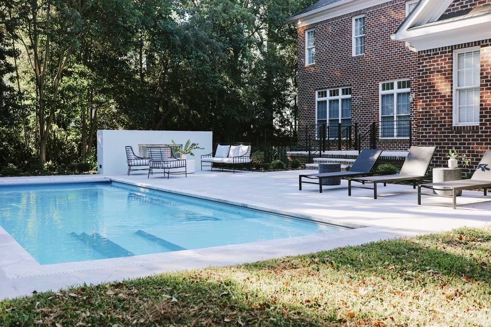 river-pools-chesapeake-modern-fiberglass-pool-lounge-area