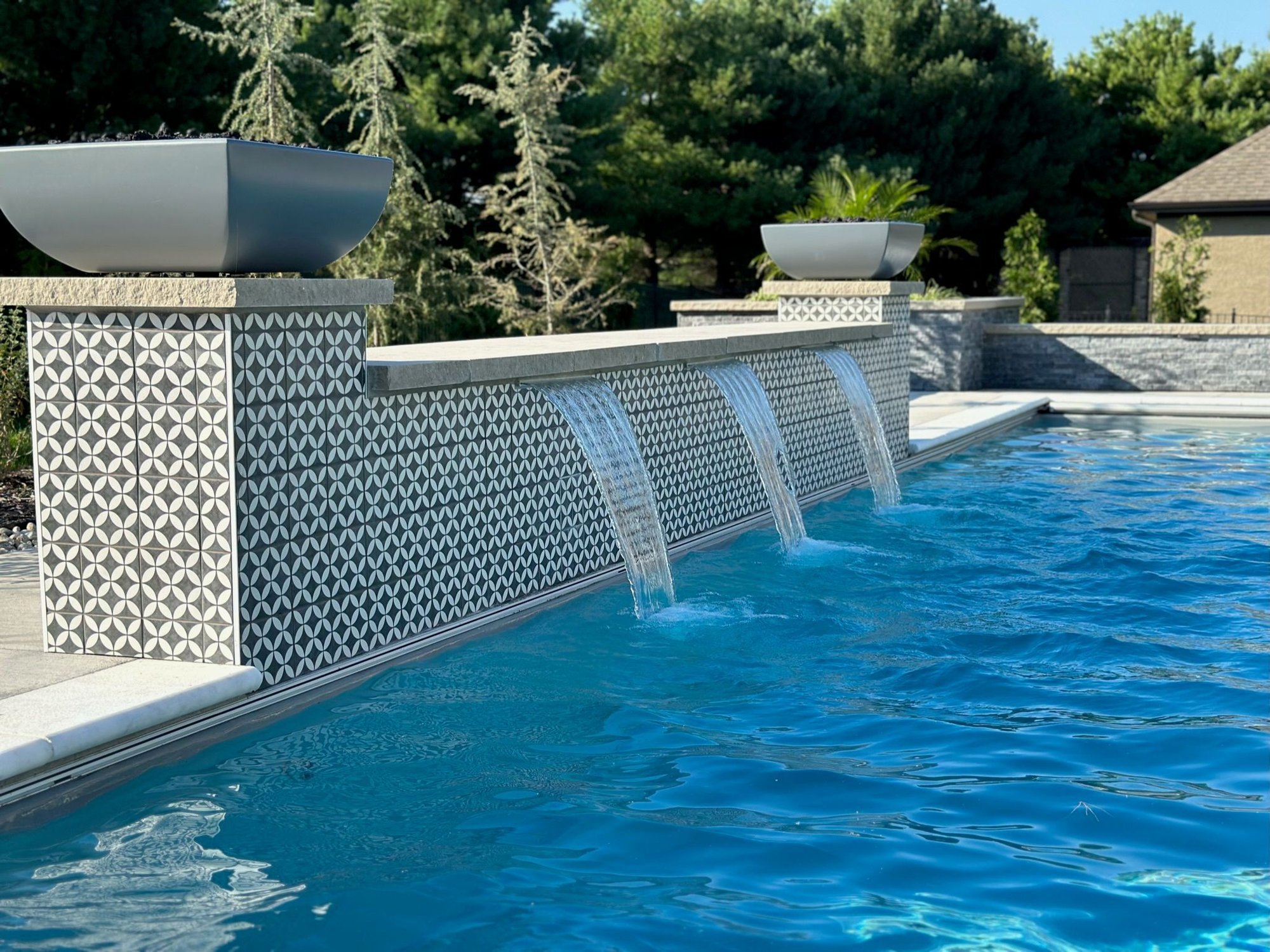 fiberglass-pool-water-wall-custom-tile-lees-summit