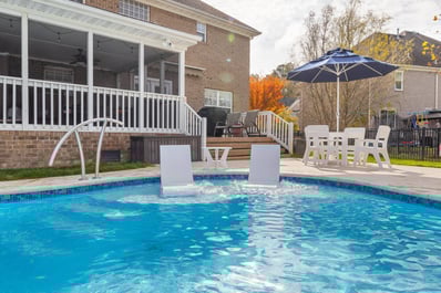 river-pools-r20-fiberglass-pool-modern-backyard-installation