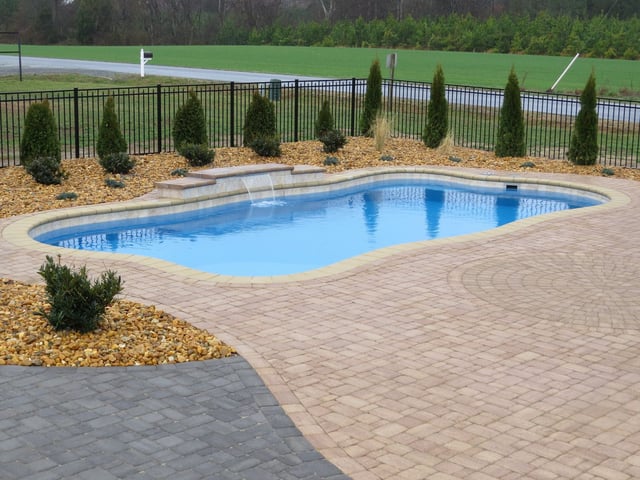 River Pools freeform O30 fiberglass pool - freeform pool design