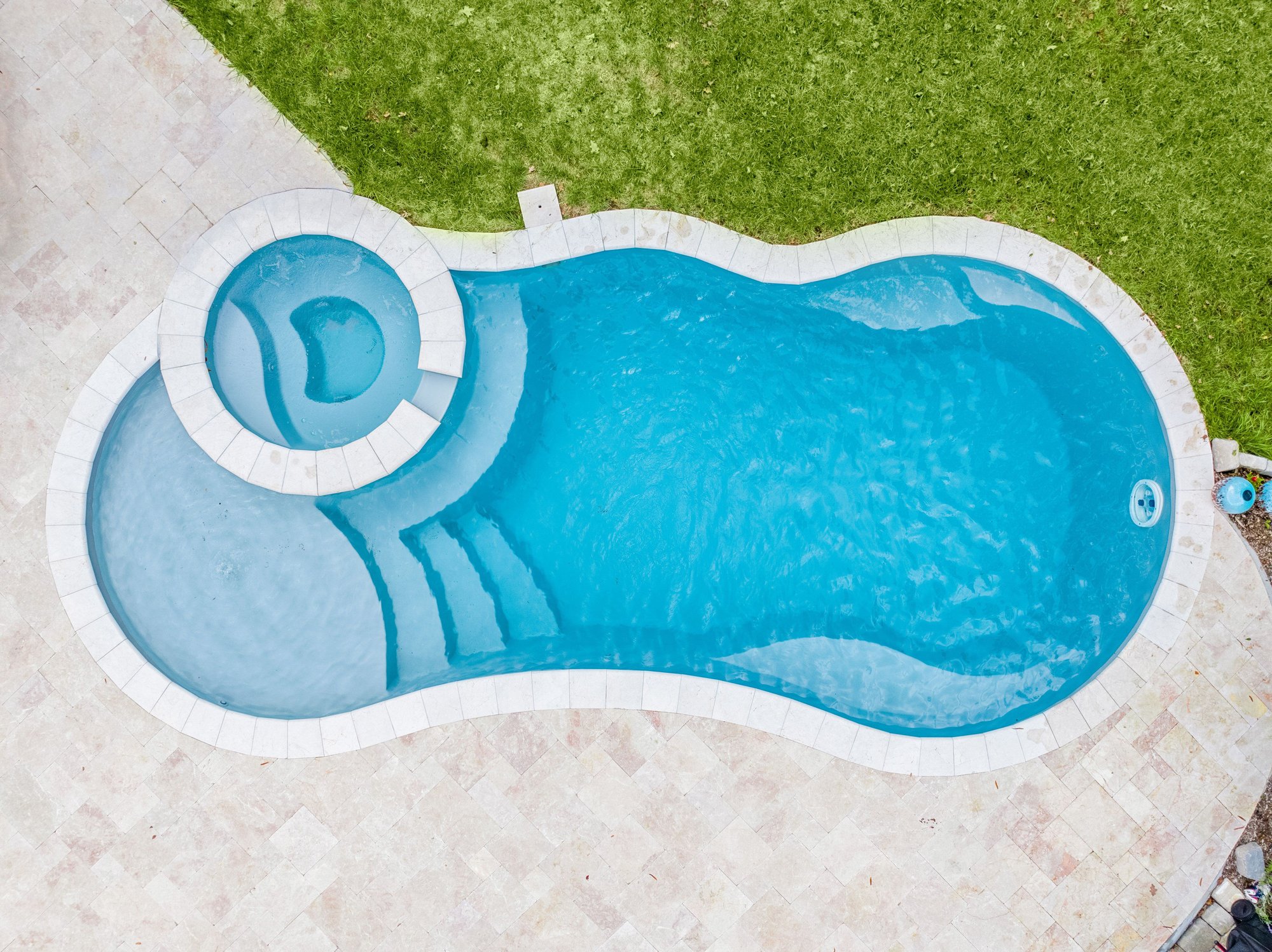 River Pools I-Series Fiberglass Inground Pool with Integrated Spa in Diamond 3