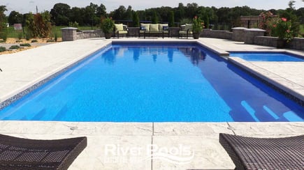What does it cost to maintain a fiberglass swimming pool