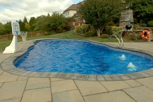 C40 pool in maya blue with bubblers