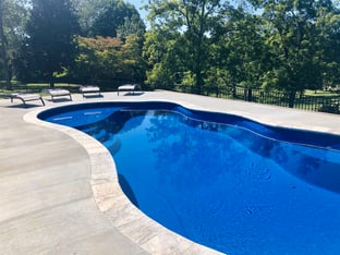 I Series in Maya with natural stone coping and brushed concrete deck