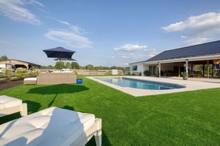 L36 maya blue tanning ledge pool