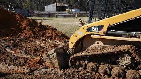 messy-yard-dirt-pile-pool-installation