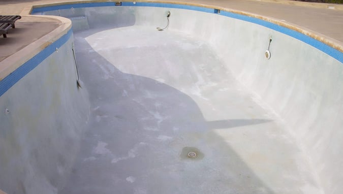 Do Fiberglass Pools Need to be Resurfaced?