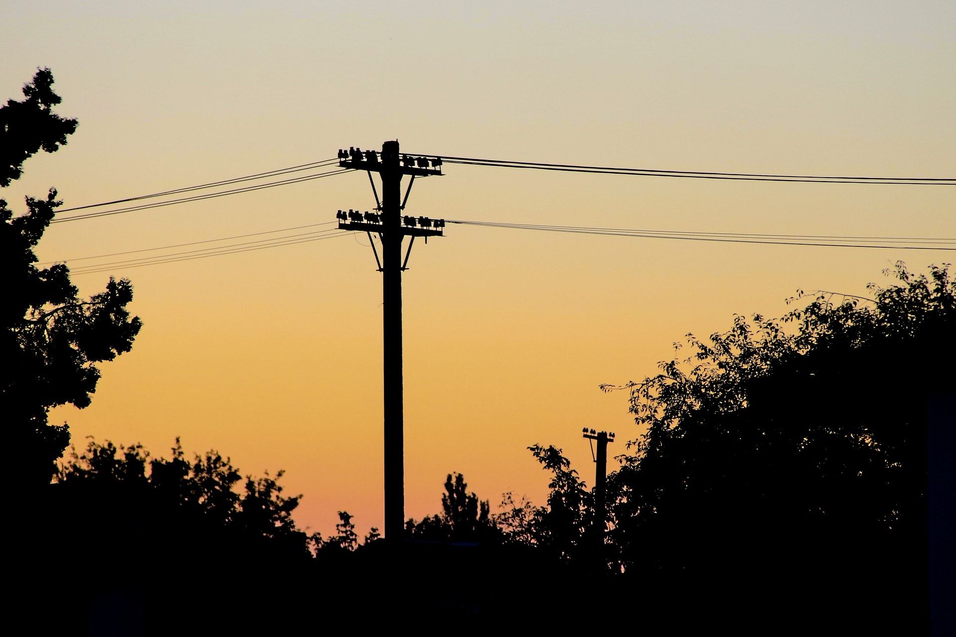 Swimming pool planning first steps - check for overhead wires