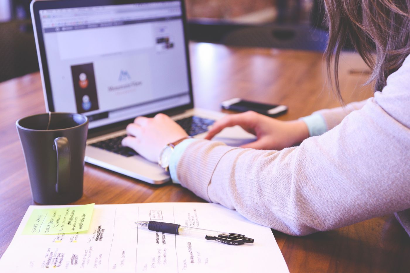woman-at-computer