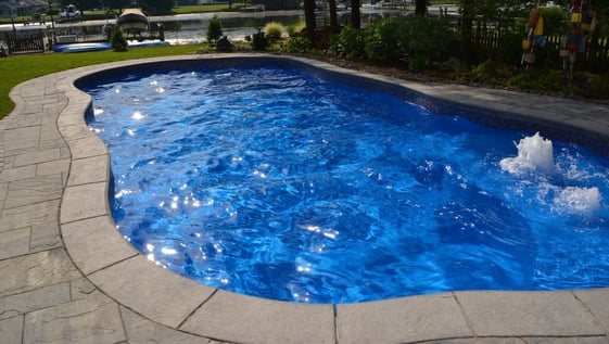 Inground fiberglass swimming pool - what to expect from a fiberglass pool kit