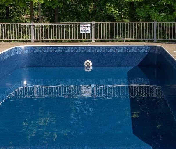 vinyl liner dark bottom pool