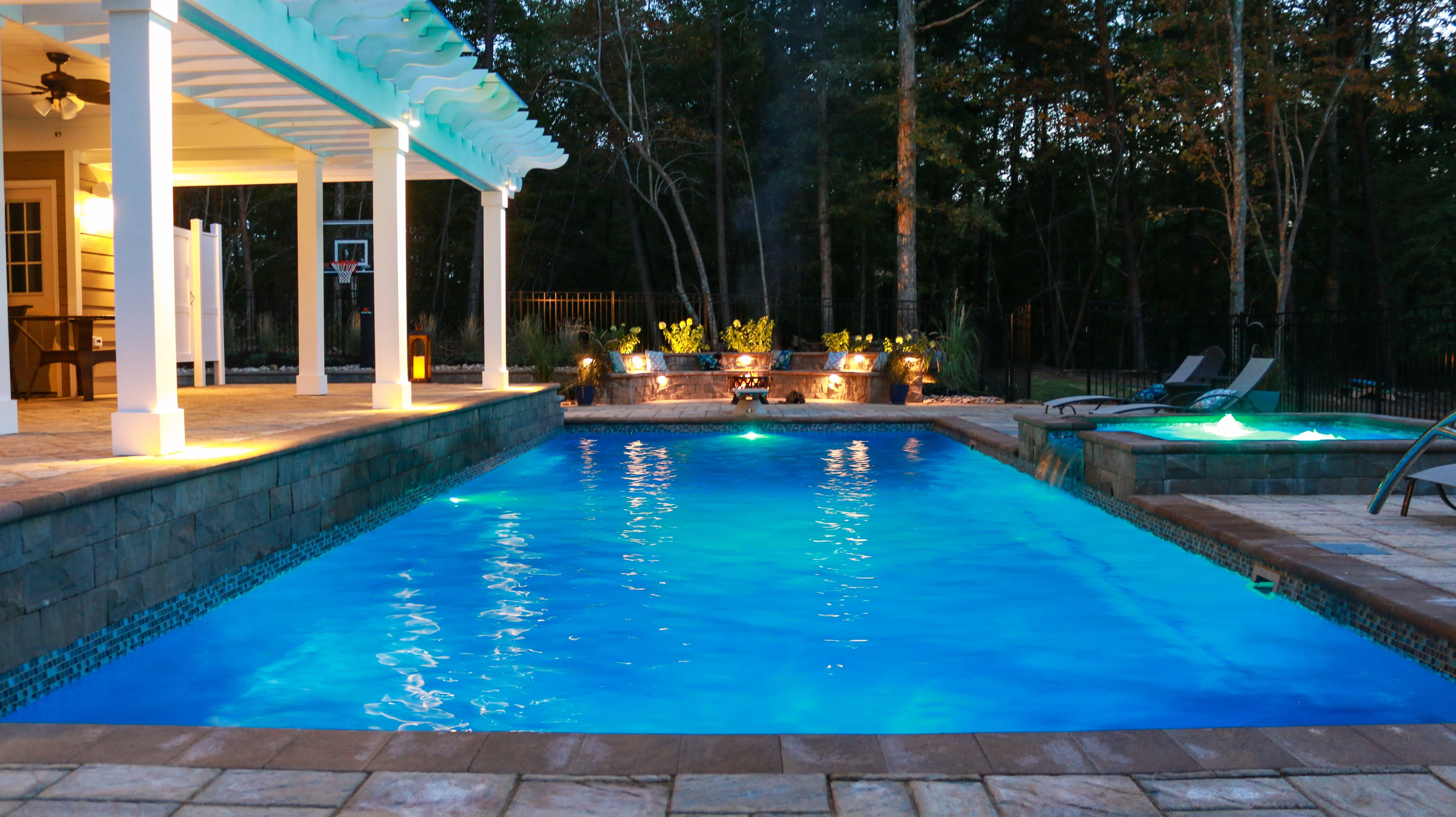 Pool, Spa, or Both? How to Decide What Option Is Best for Your Yard
