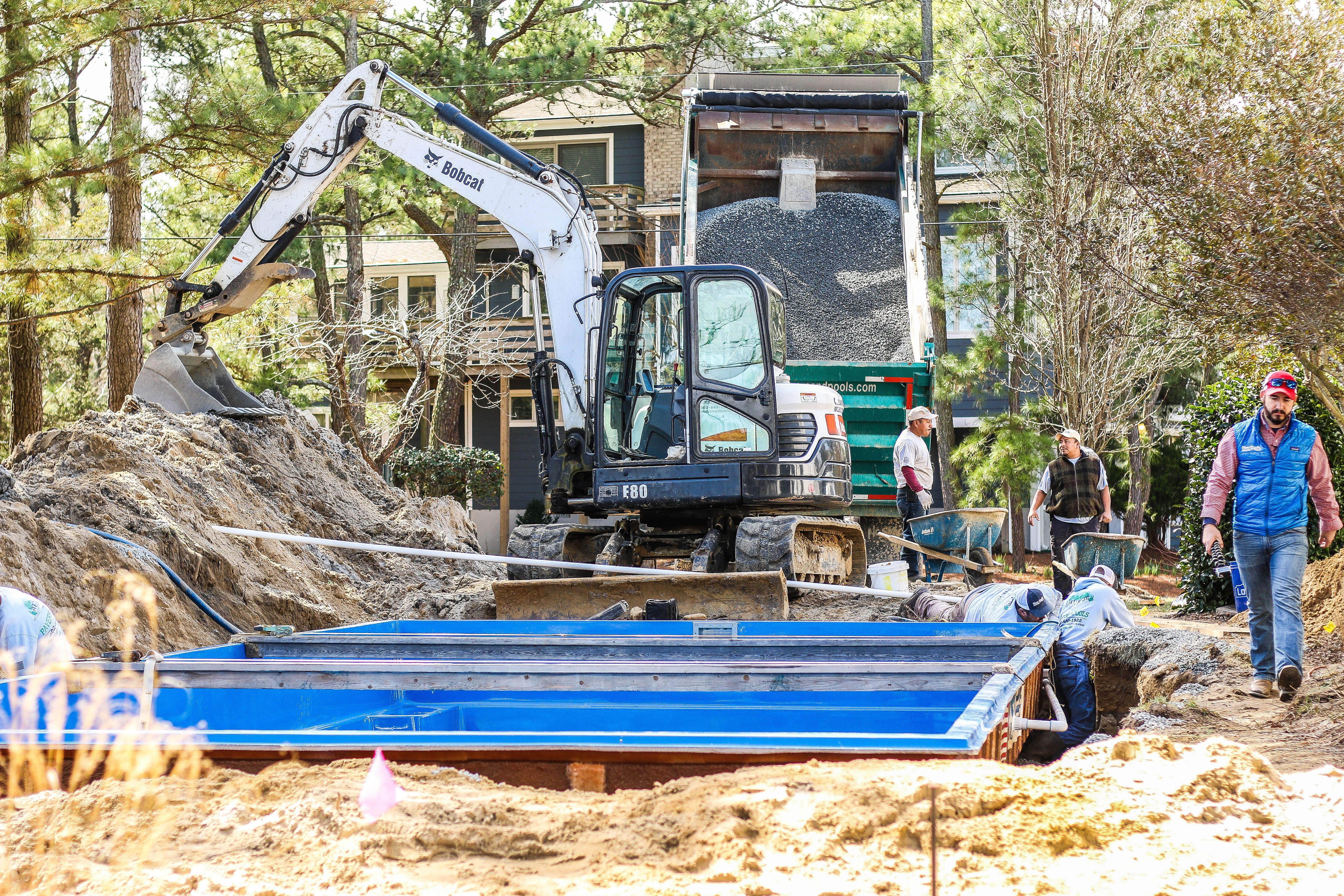 How to Set and Install a Deep-End Fiberglass Pool