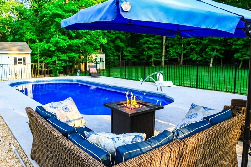 Relax on the couch the fire and when you get too hot take a nice dip into this L36 pool!