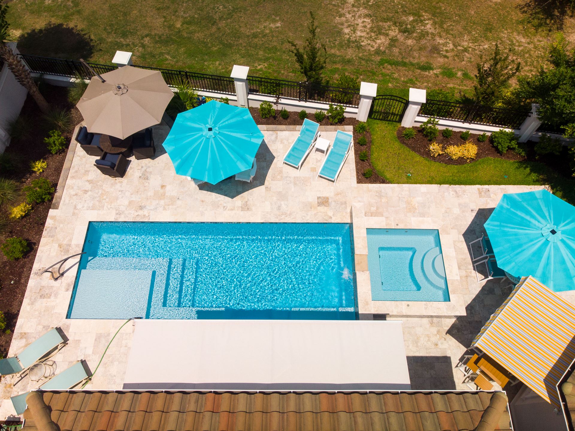  River Pools M30 + SS08 with spillway in Caribbean Sparkle with natural stone patio and coping
