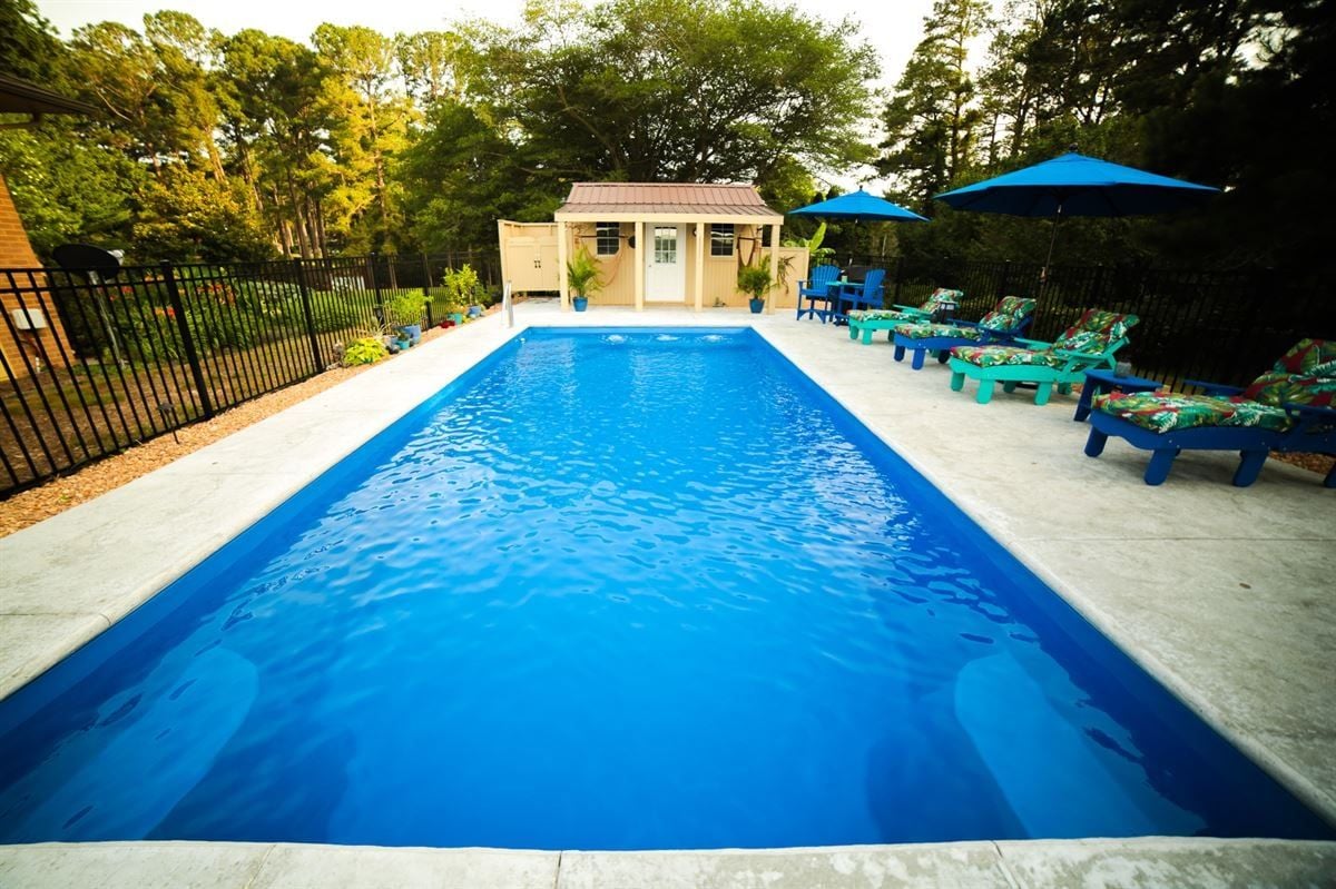 R32 pool in Maya with textured concrete deck