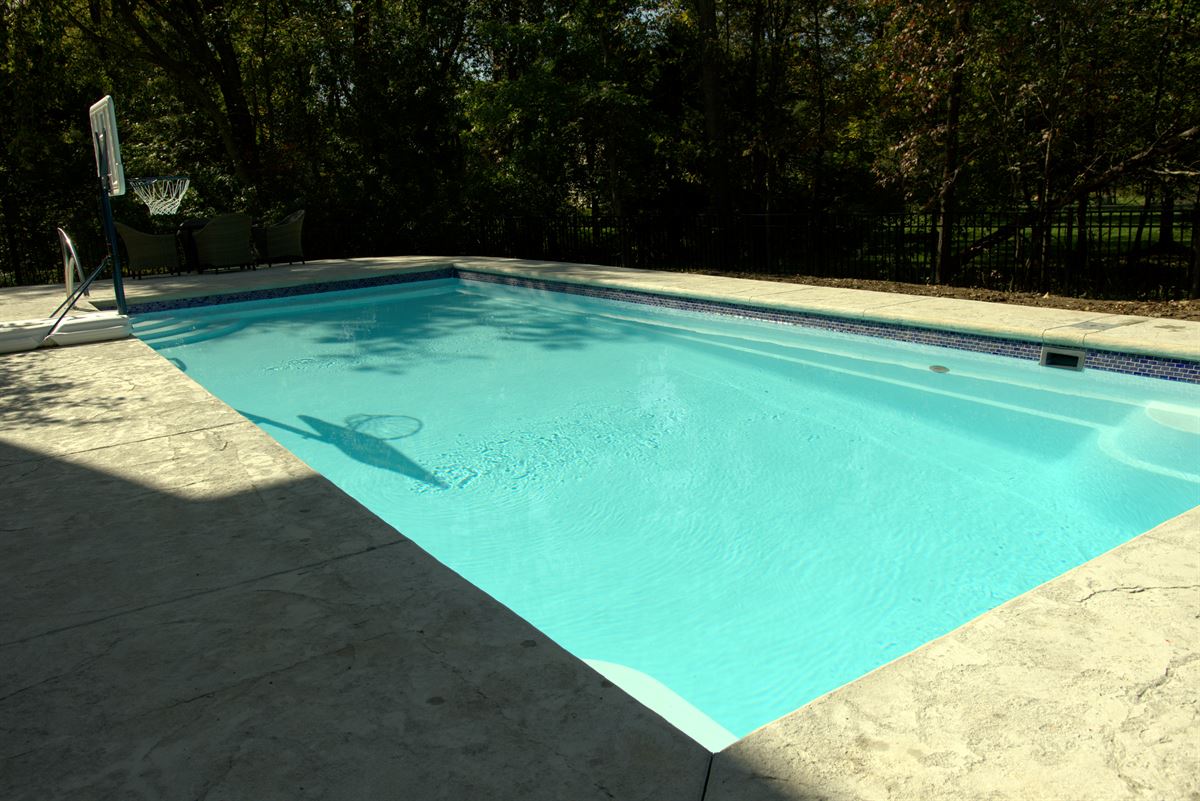 R36 pool in Arctic with textured concrete deck and waterline tile