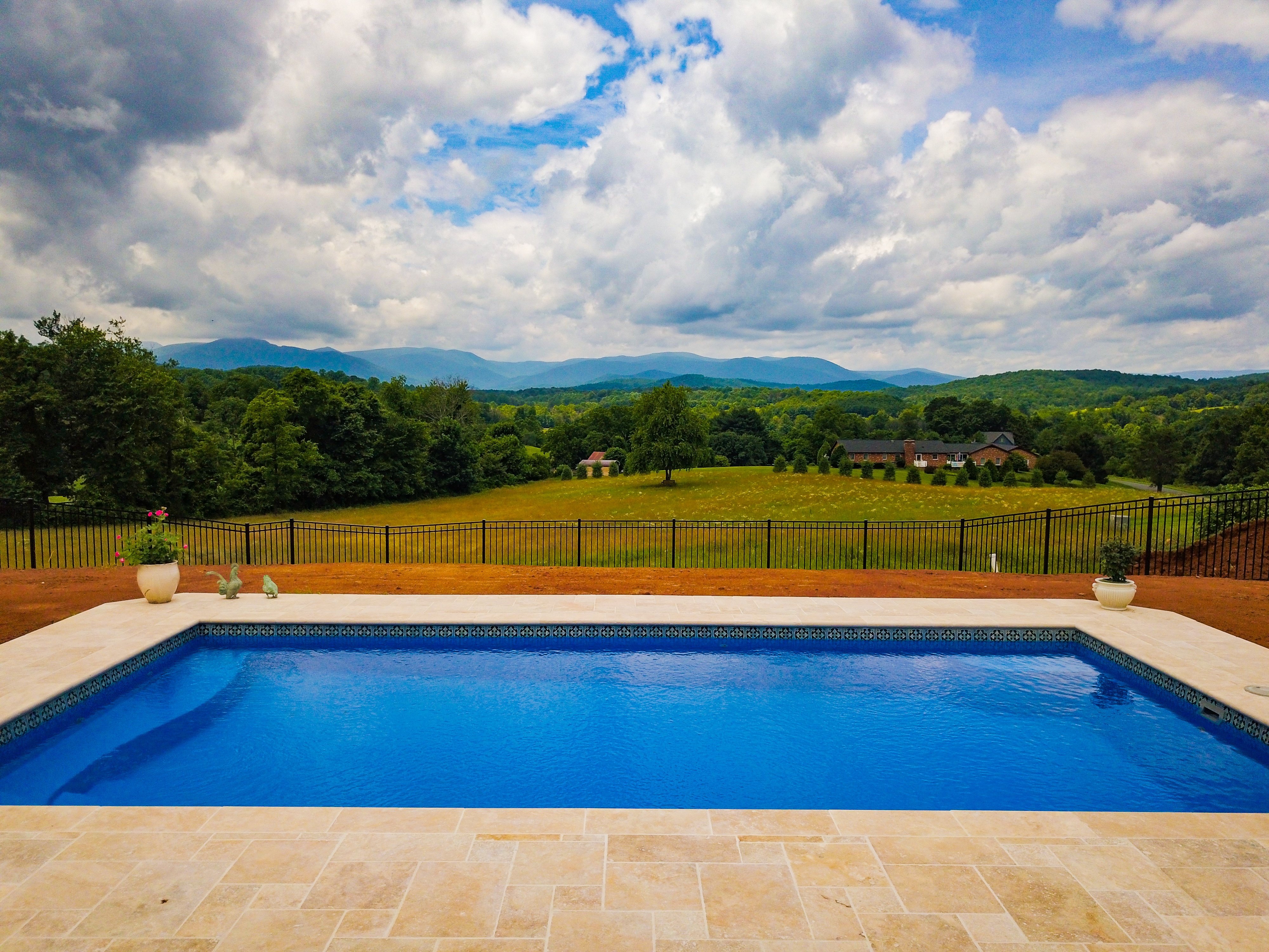 R40 Series pool with the picturesque blue ridge mountains in the background