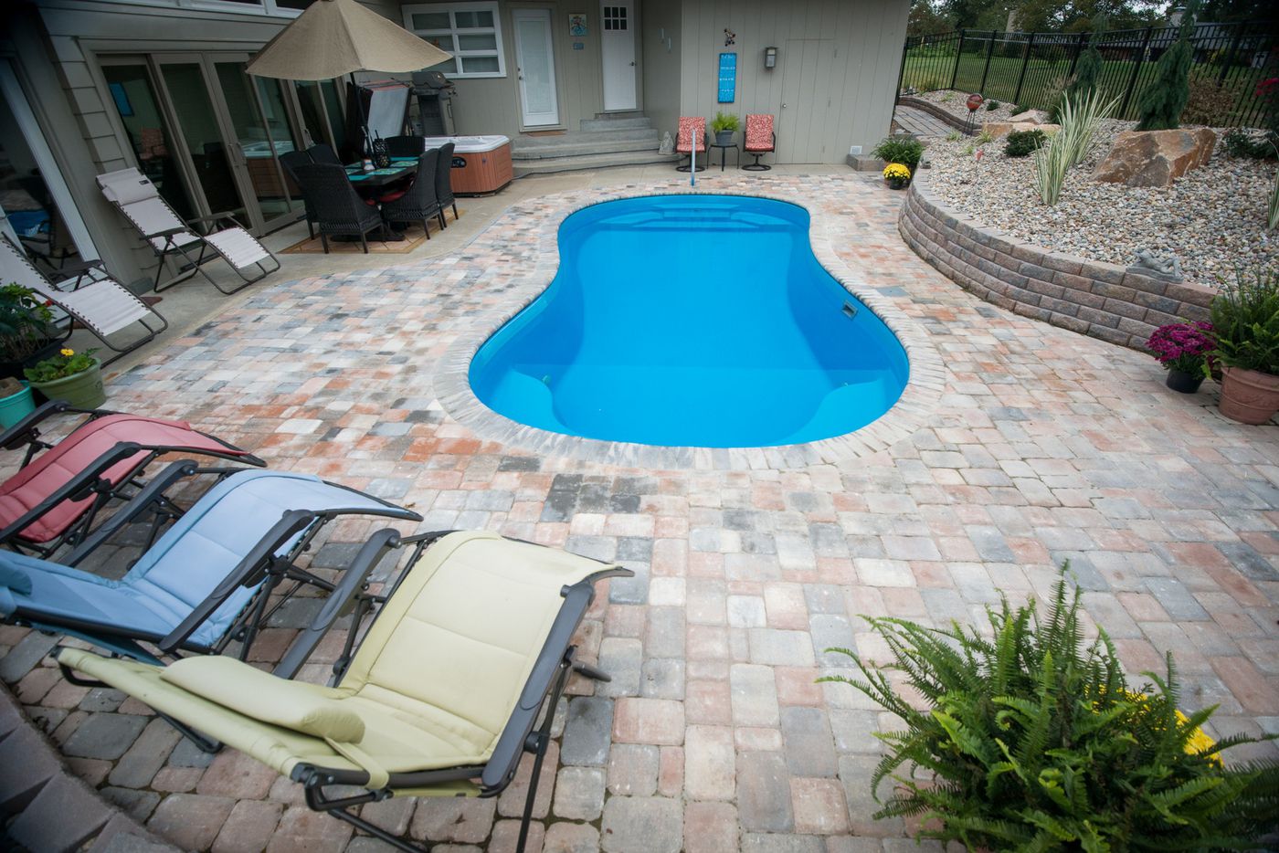 Small Pools 101: Shapes, Dimensions, Features And Other Considerations