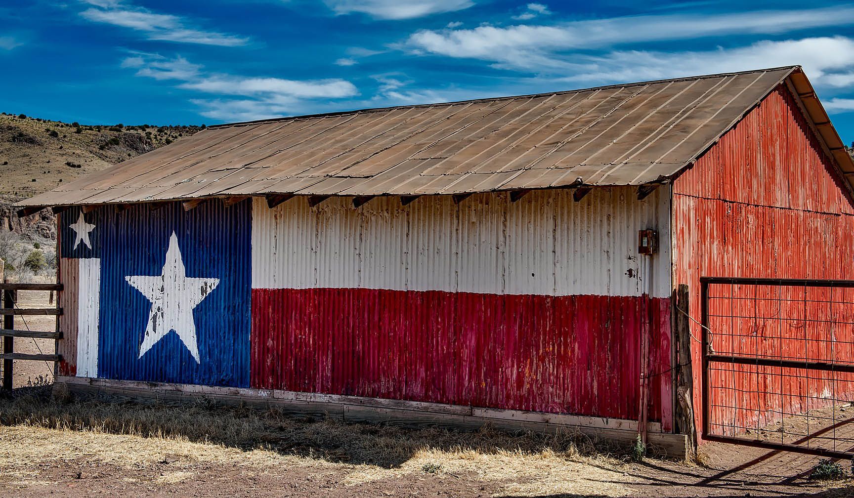 Should You Buy A Fiberglass Pool in Texas? 4 Points of Consideration