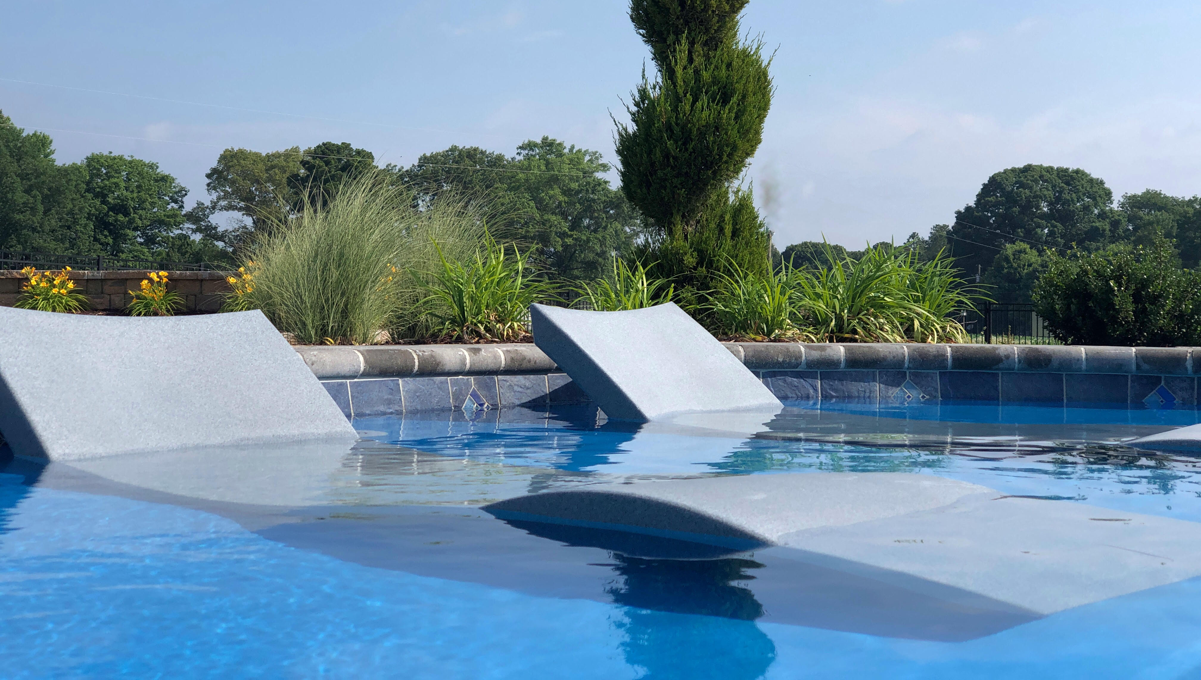 Types of In-Pool Furniture: Chairs, Tables, and Other Options